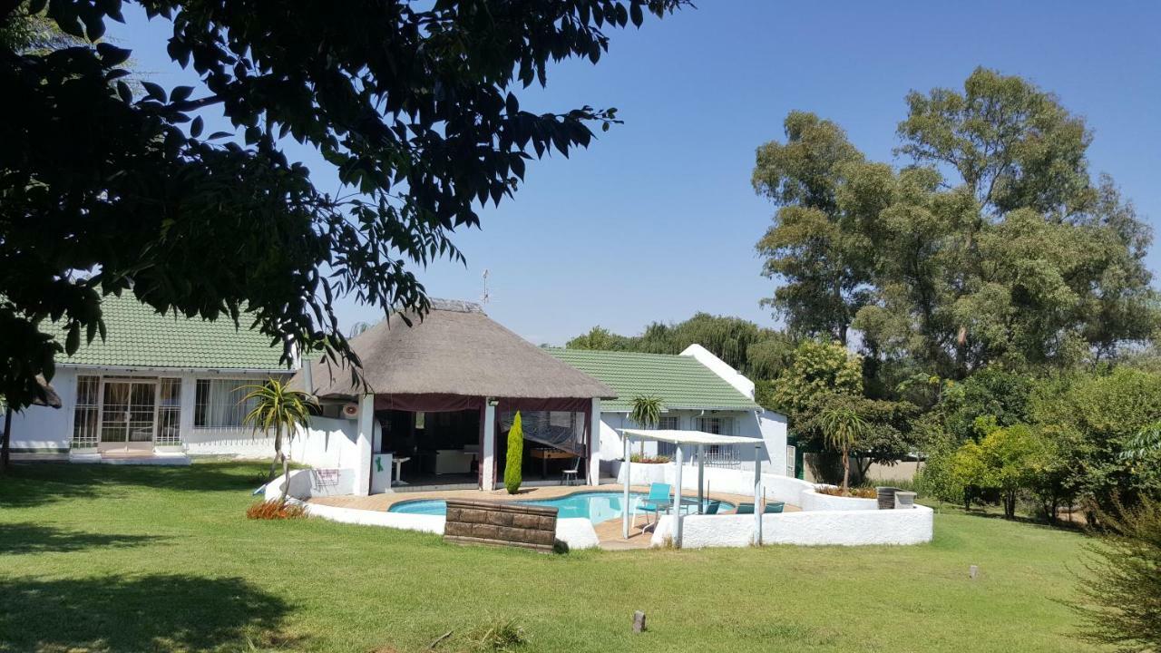 Simbasun Cottages Midrand Exterior foto